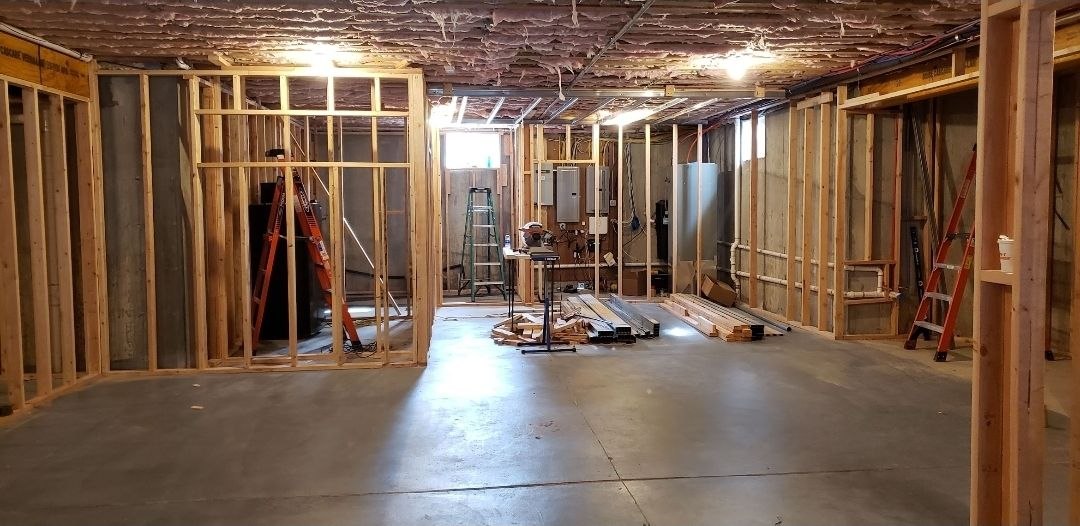 Basement with bar before — J&R Enterprise renovation