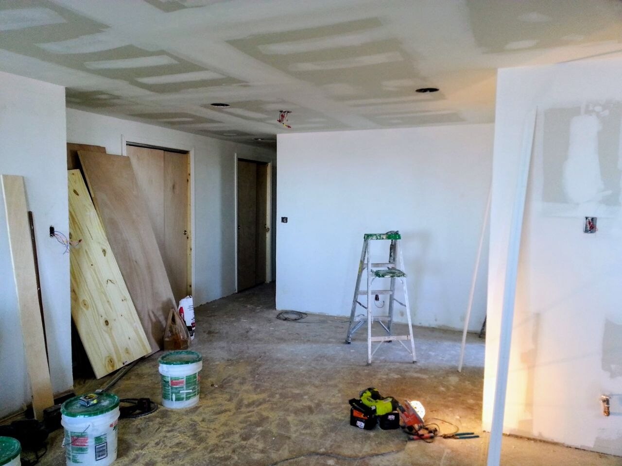 Taped ceilings and primed walls in an apartment build-out — J&R Enterprise project