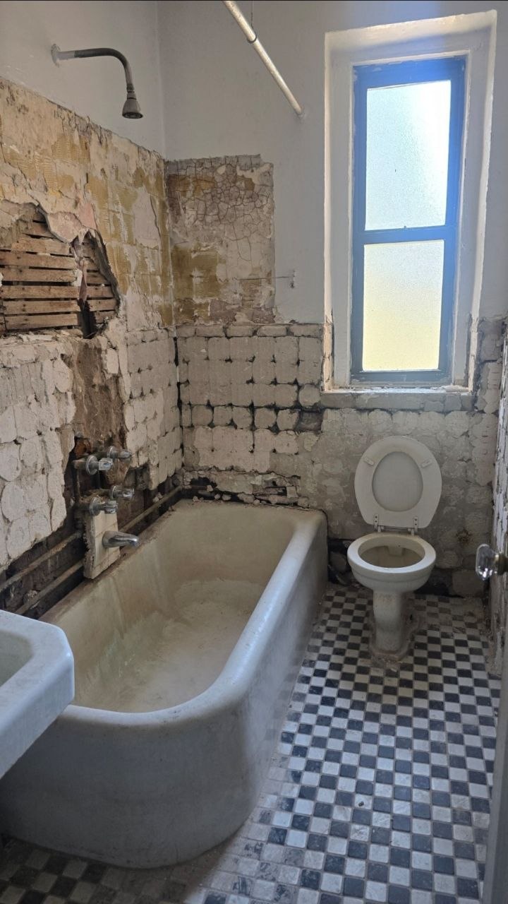 Bathroom before — J&R Enterprise renovation
